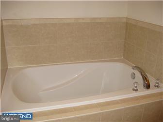 10 Heals Farm Road Burlington, NJ 08016 - Photo 8 of 12 Bathroom
