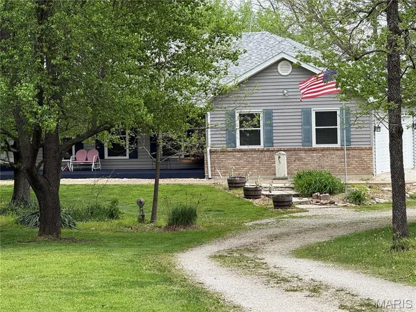 $530,000 | 29302 Meadowlark Lane, Warrenton, MO 63383