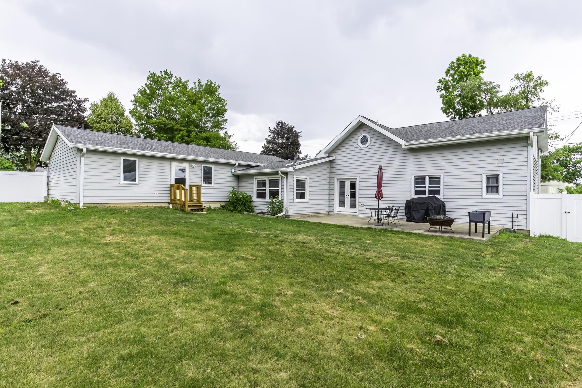 207 Michael Street Fremont, IN 46737 - Photo 3 of 35