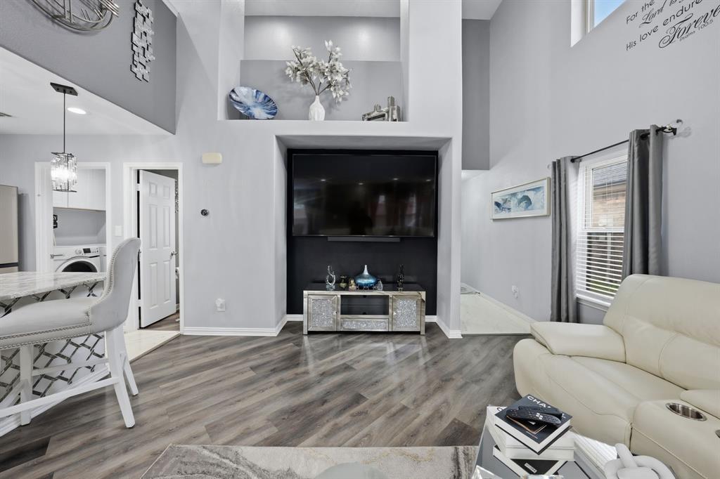 8342 Timberbrook Lane Dallas, TX 75249 - Photo 11 of 39 Gallery Image 11