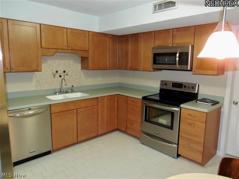 2385 Covington Road, Unit 103 Akron, OH 44313 - Photo 3 of 21