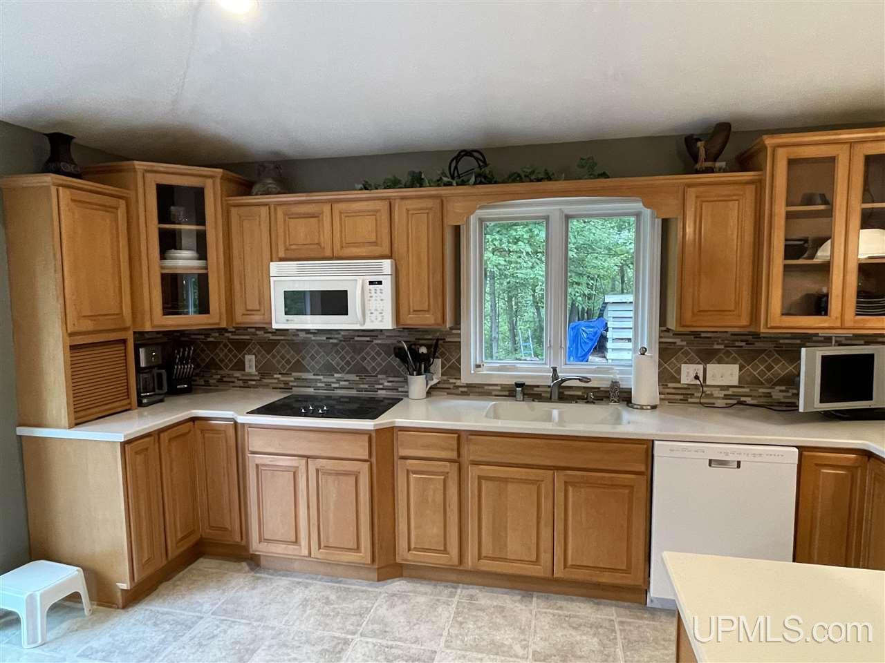 154 Lakeside Road Manistique, MI 49854 - Photo 11 of 55 Gallery Image 11