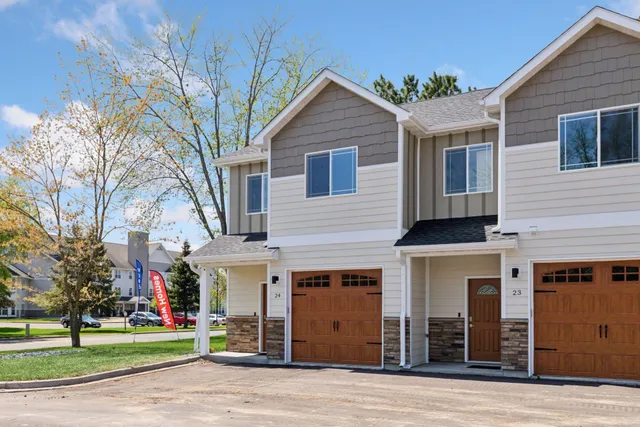 $305,000 | 425 West 8th Street, Unit 19, New Richmond, WI 54017