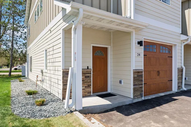 $305,000 | 425 West 8th Street, Unit 19, New Richmond, WI 54017