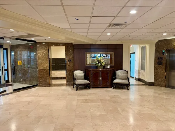 $1,750 | 3525 Sage Road, Unit 813, Houston, TX 77056