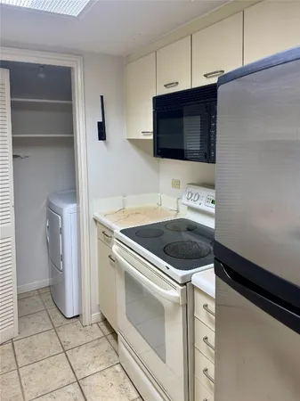 $1,750 | 3525 Sage Road, Unit 813, Houston, TX 77056