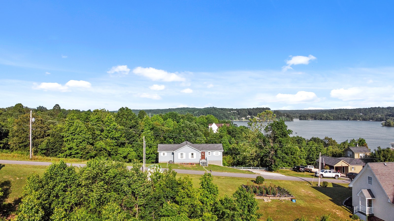 465 Turtle Point Lane Waverly, TN 37185 - Photo 4 of 49 a view of a city
