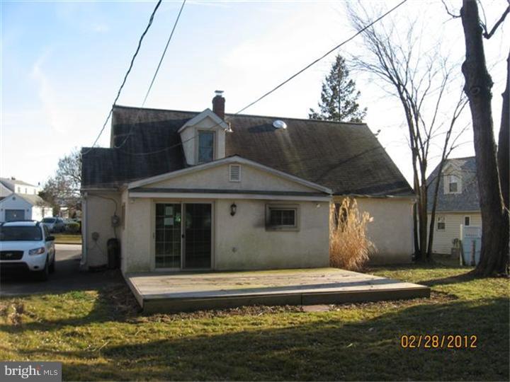 329 Beechmont Road Ambler, PA 19002 - Photo 2 of 11 Exterior Back