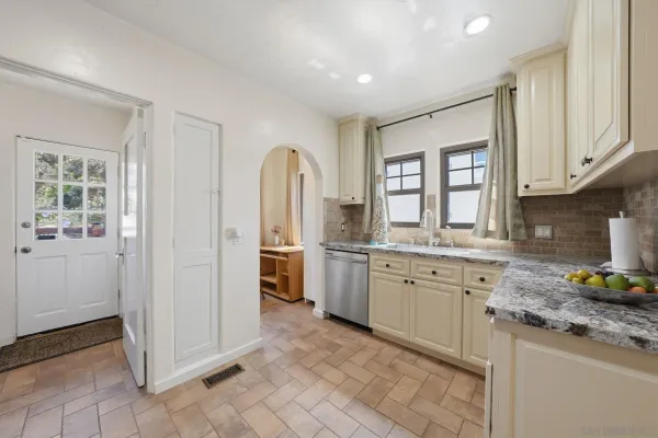 $1,550,000 | 3222 Curtis Street, San Diego, CA 92106