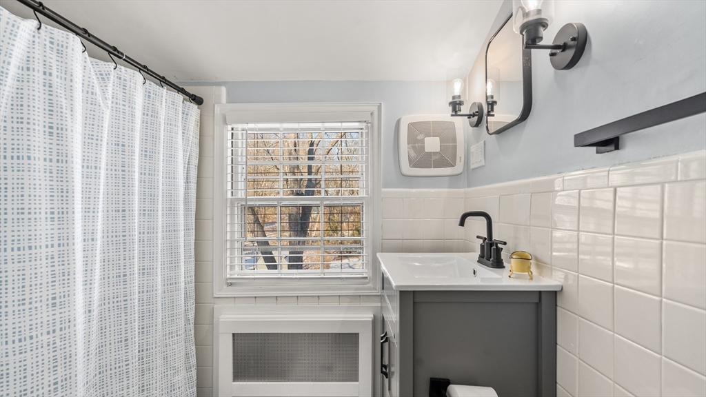 72 Columbine Road Milton, MA 02186 - Photo 15 of 24