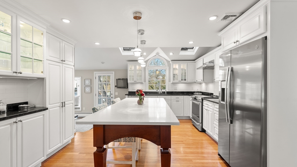 72 Columbine Road Milton, MA 02186 - Photo 3 of 24