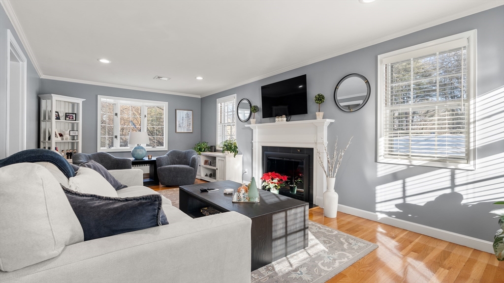 72 Columbine Road Milton, MA 02186 - Photo 6 of 24