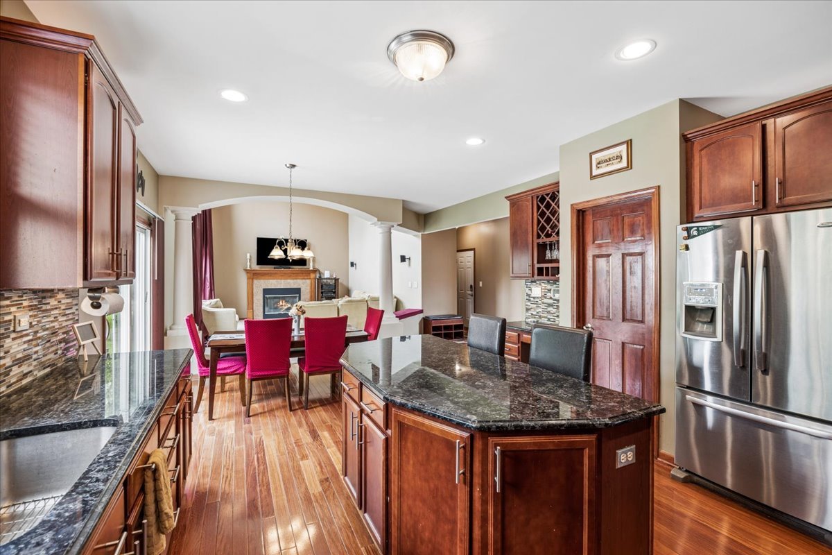 627 Mansfield Way Oswego, IL 60543 - Photo 12 of 36