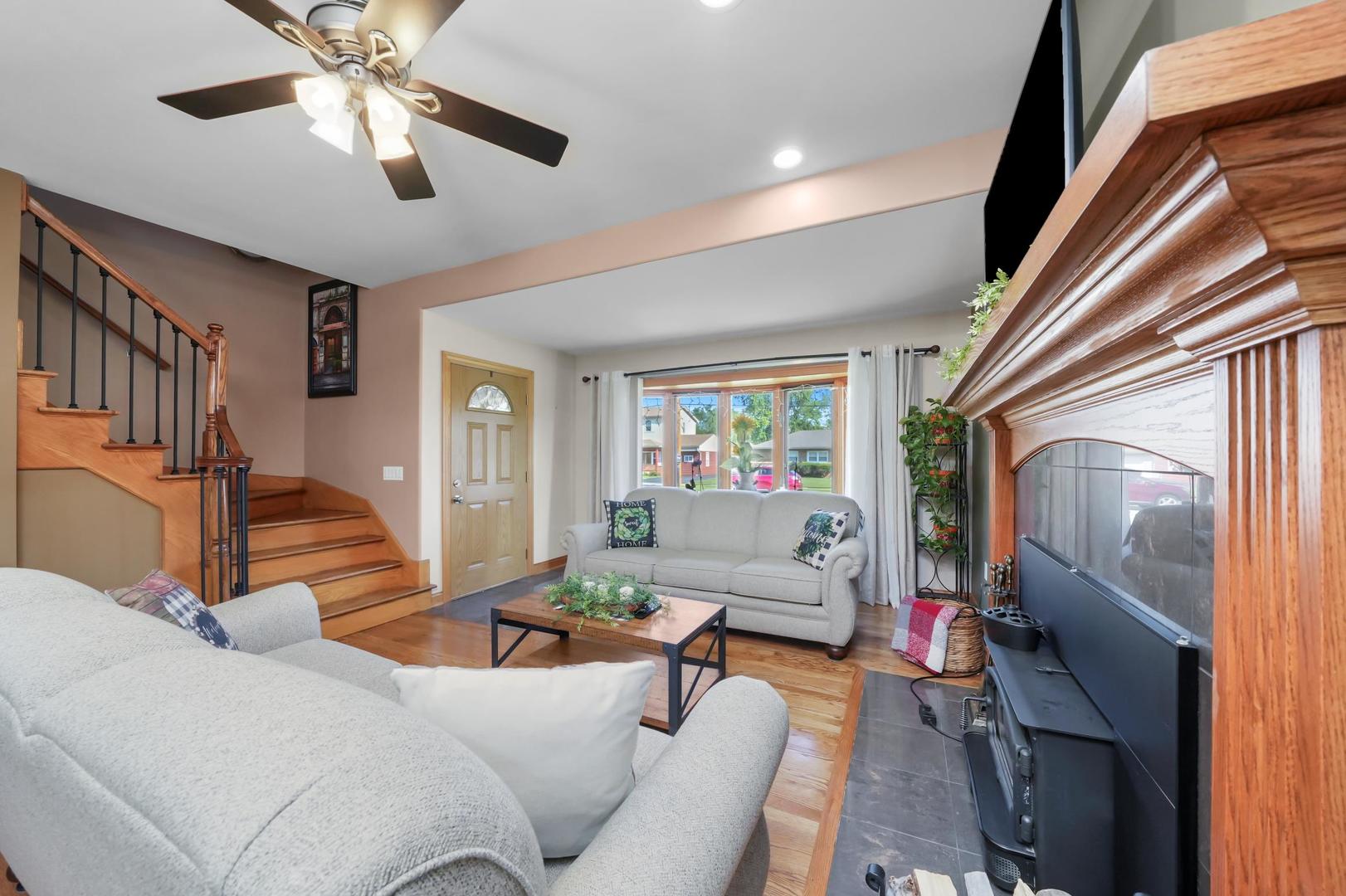 5907 West 109th Street Chicago Ridge, IL 60415 - Photo 40 of 45 a living room with furniture and a chandelier