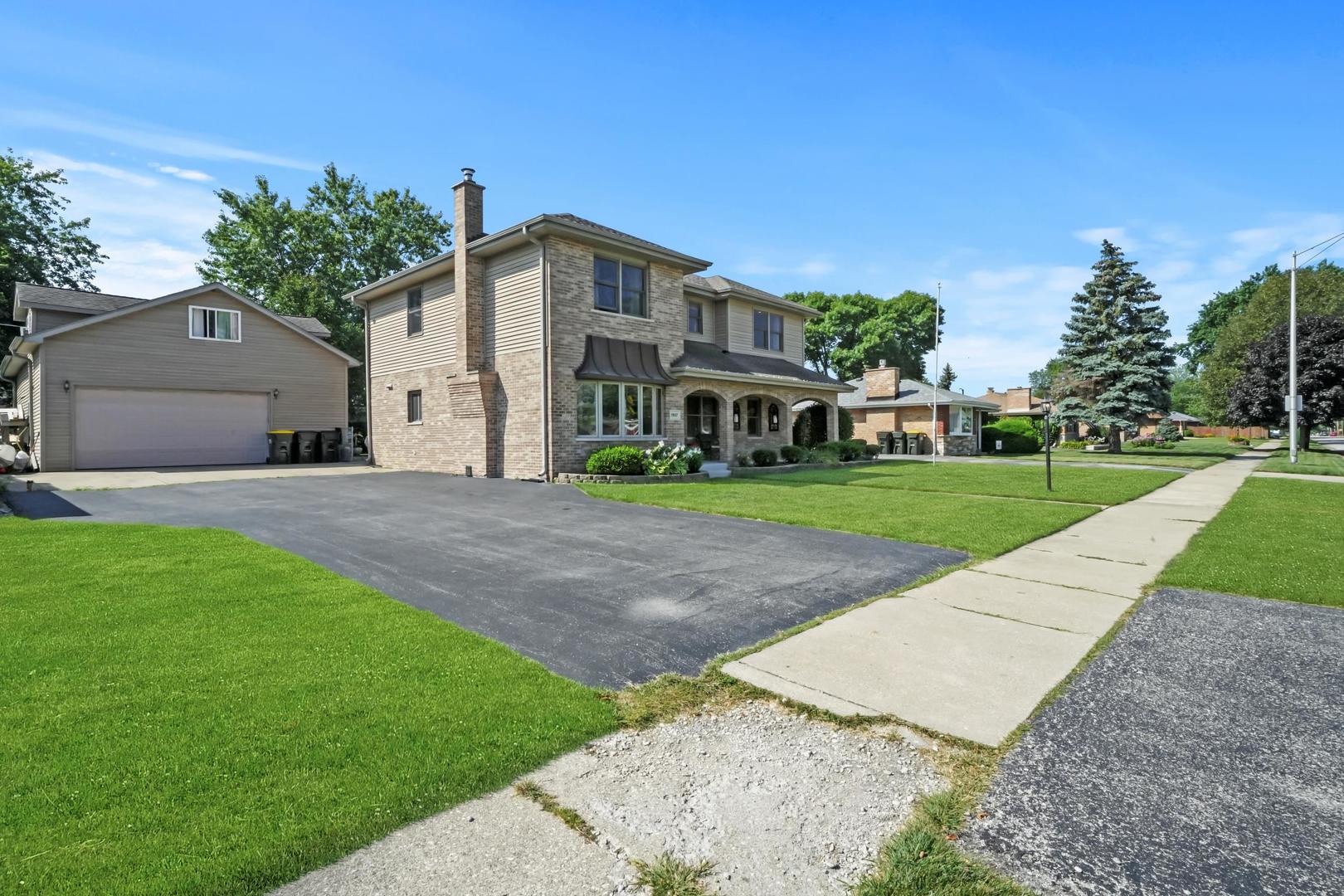5907 West 109th Street Chicago Ridge, IL 60415 - Photo 4 of 45 a front view of a house with garden