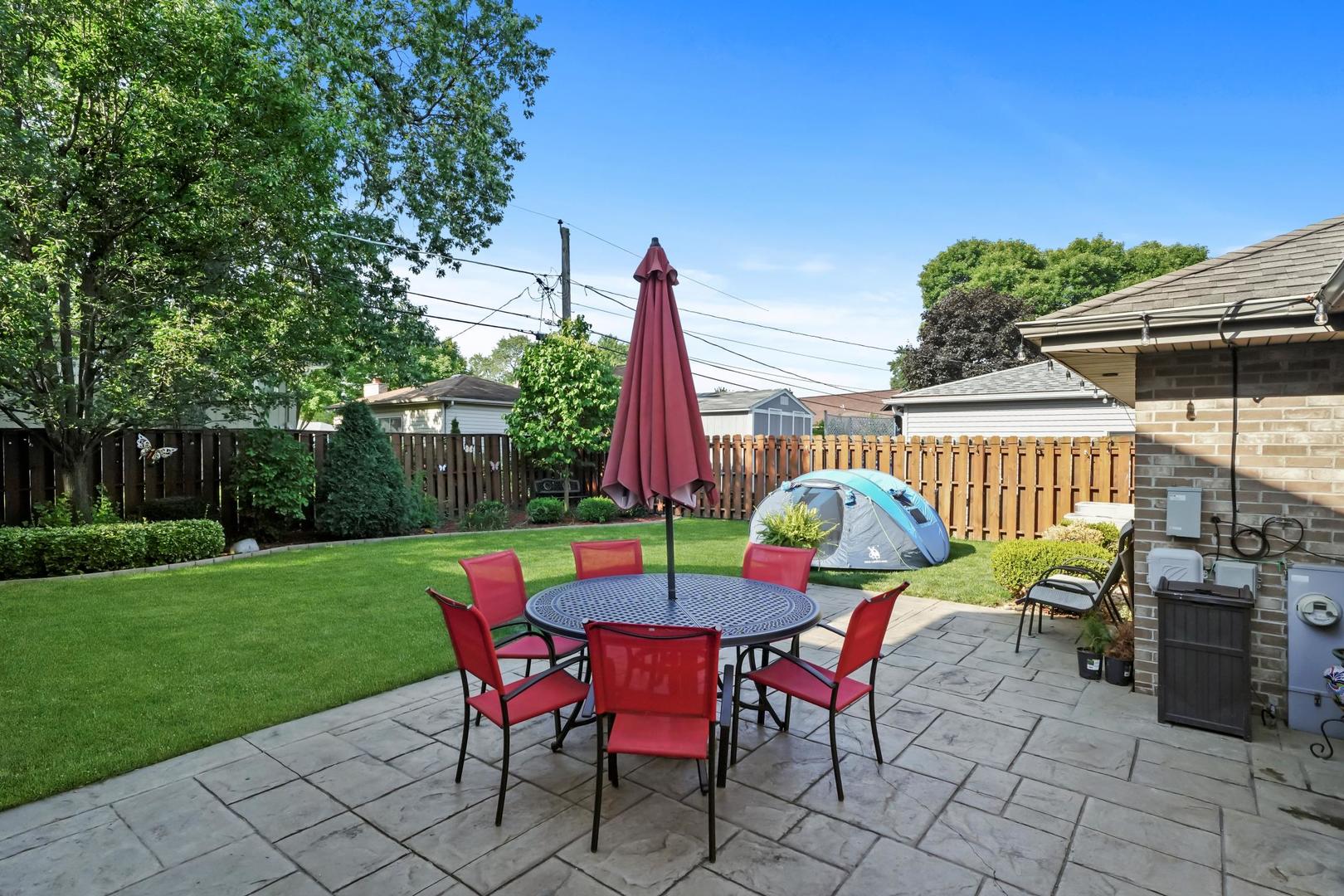 5907 West 109th Street Chicago Ridge, IL 60415 - Photo 10 of 45 a view of an chairs and table in patio