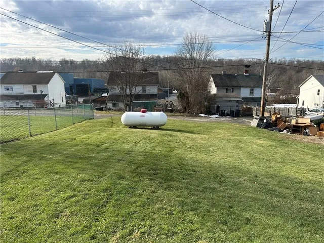 $40,000 | 927 1st Street, New Salem, PA 15468