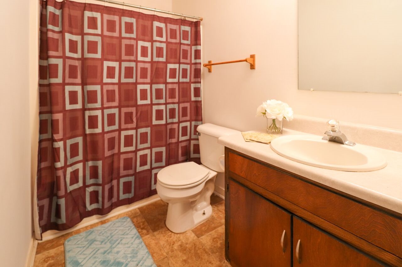 253 Maple Circle Daphne, AL 36526 - Photo 8 of 15 Master Bathroom