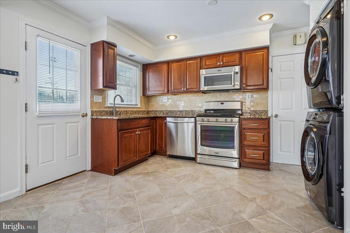 7039 Calamo Street Springfield, VA 22150 - Photo 12 of 70