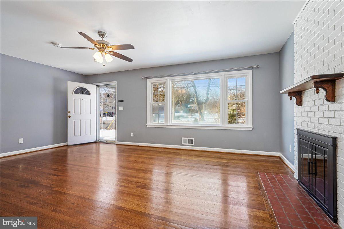 7039 Calamo Street Springfield, VA 22150 - Photo 6 of 70