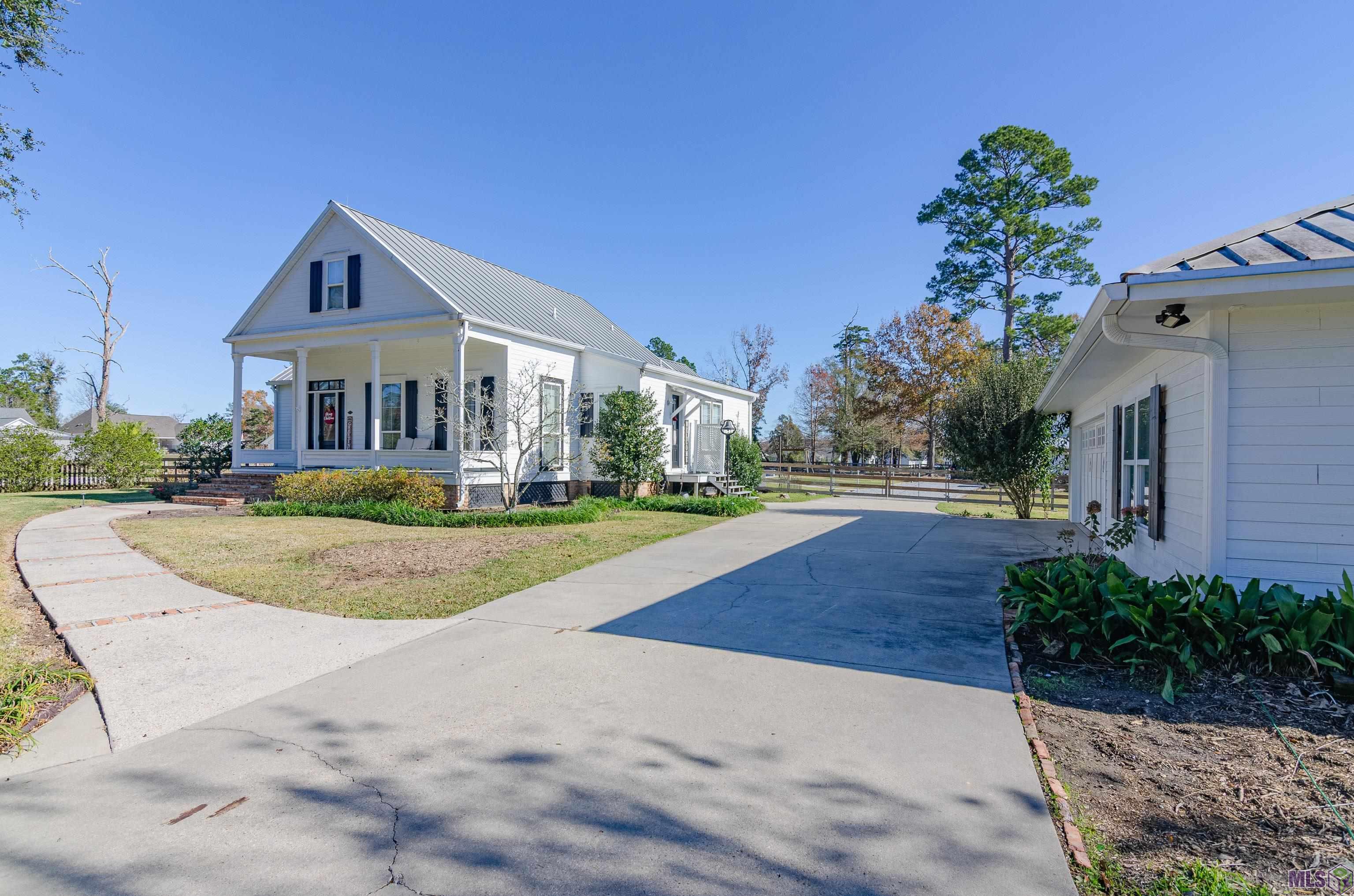 20452 Rainey Lane Springfield, LA 70462 - Photo 2 of 36