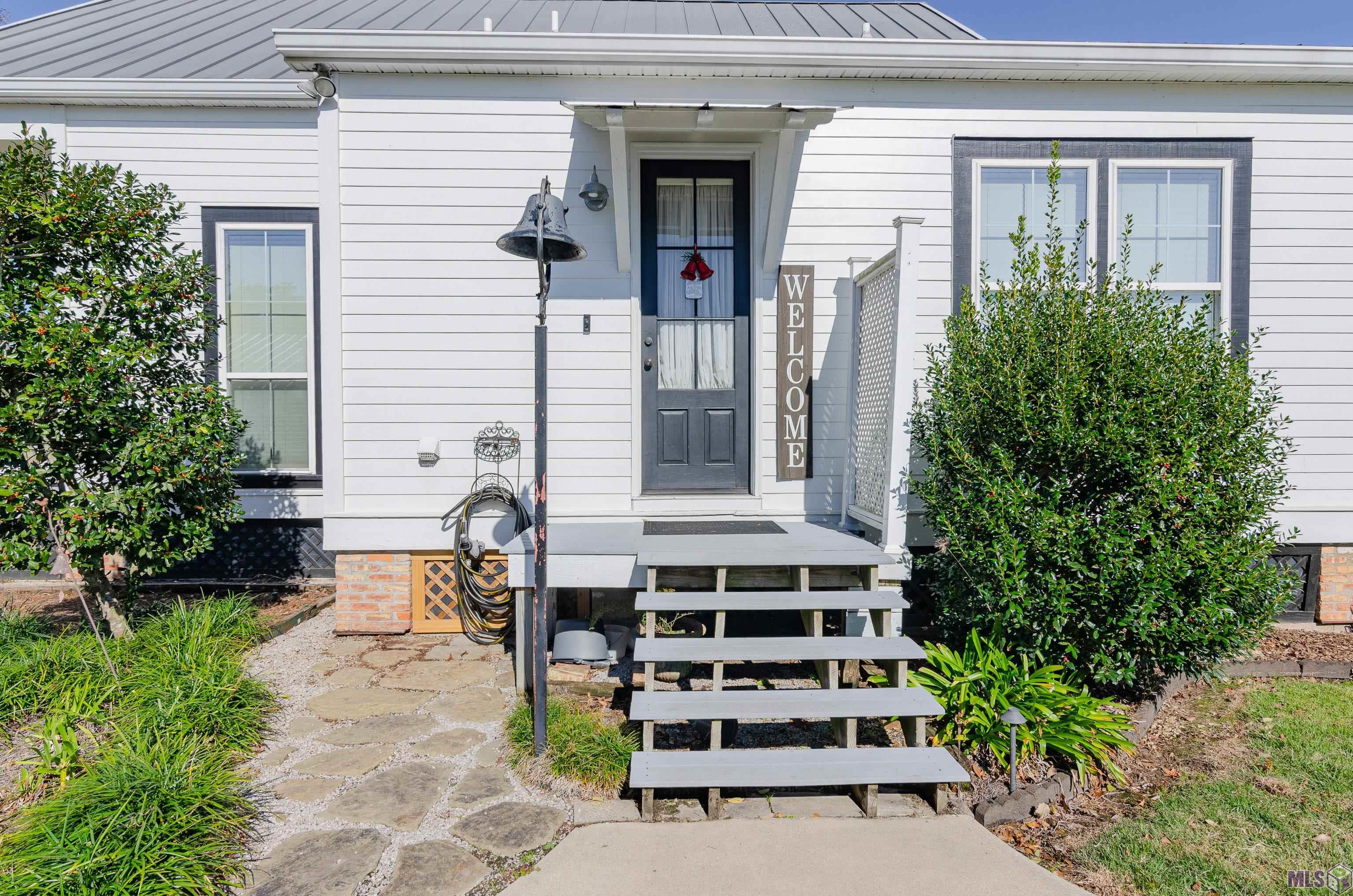 20452 Rainey Lane Springfield, LA 70462 - Photo 4 of 36