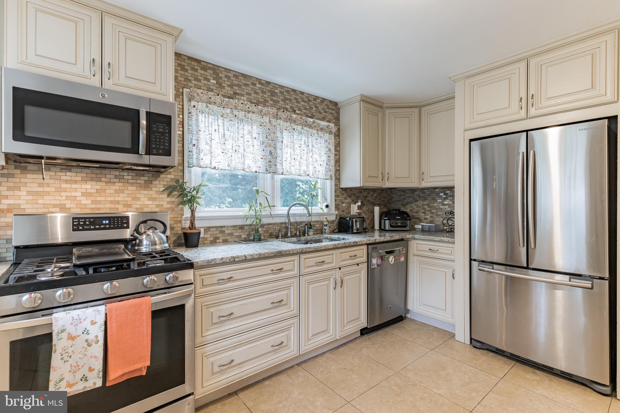 1906 Laurel Road Lindenwold, NJ 08021 - Photo 4 of 26