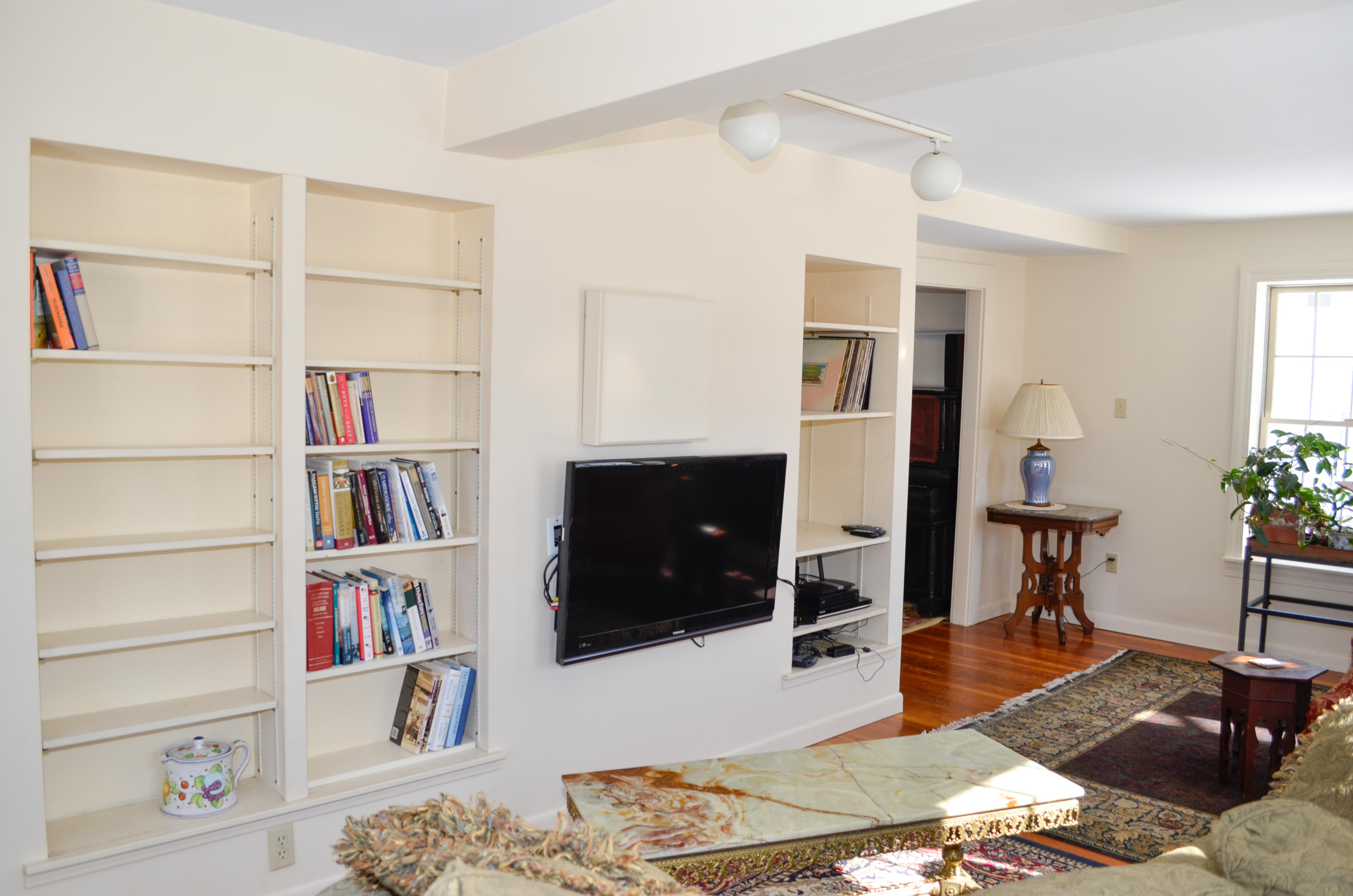 1030 Main Street Bangor, ME 04401 - Photo 4 of 27 Living Room