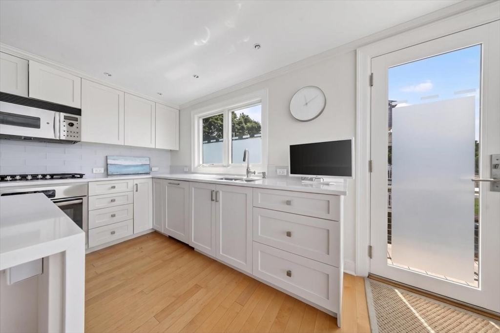 9 Beach Road Hingham, MA 02043 - Photo 10 of 34