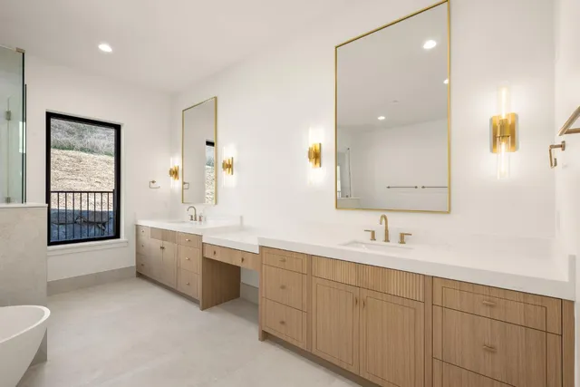 a view of a tree in the middle of a yard