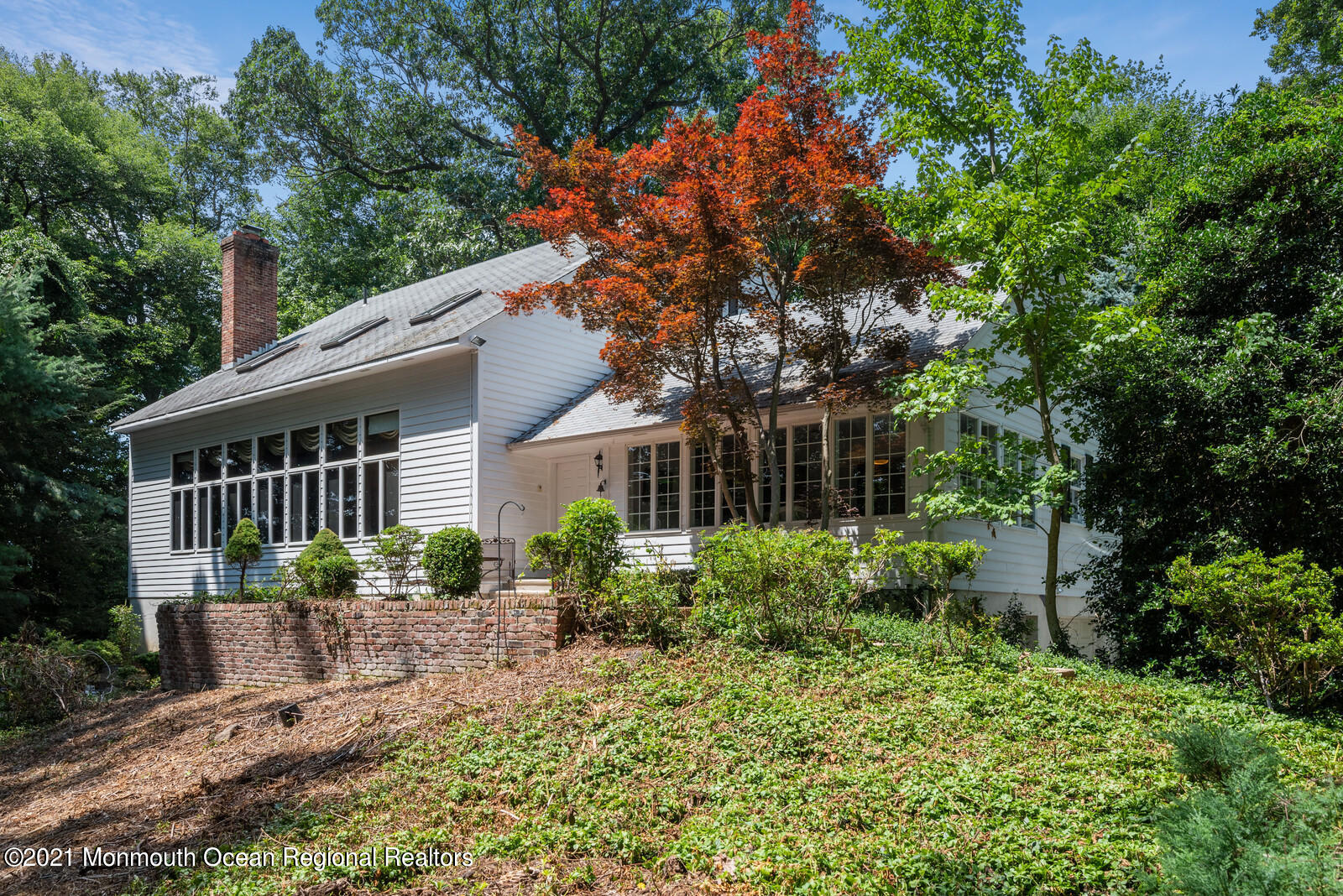 44 Wygant Road Cream Ridge, NJ 08514 - Photo 5 of 39 a front view of a house with garden