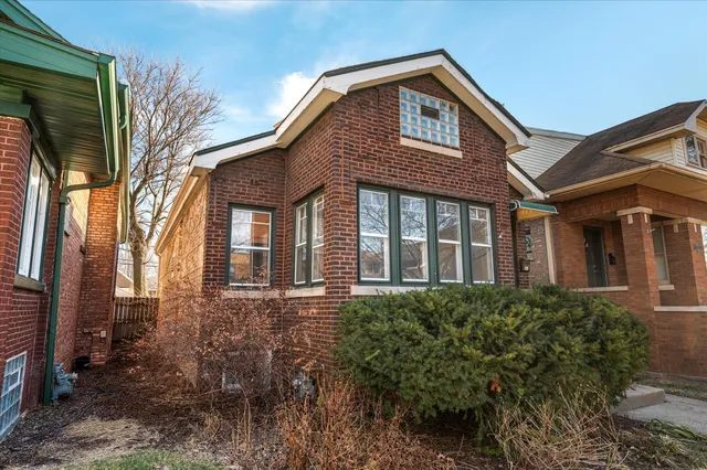 $399,999 | 1010 South Oak Park Avenue, Oak Park, IL 60304