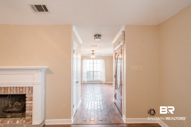 6968 Hedgestone Way Mobile, AL 36608 - Photo 8 of 44 Split Brick Flooring