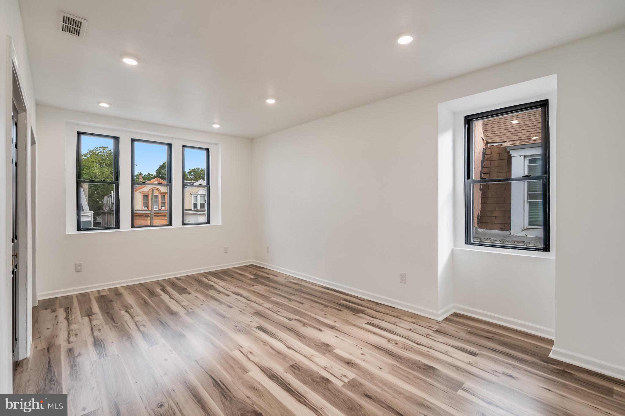 111 West Sharpnack Street Philadelphia, PA 19119 - Photo 24 of 36