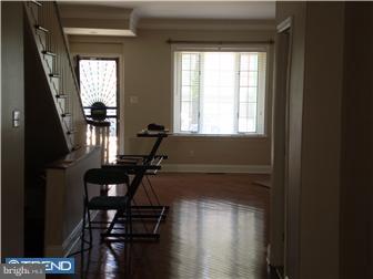 204 West Ritner Street Philadelphia, PA 19148 - Photo 4 of 5 Living Room