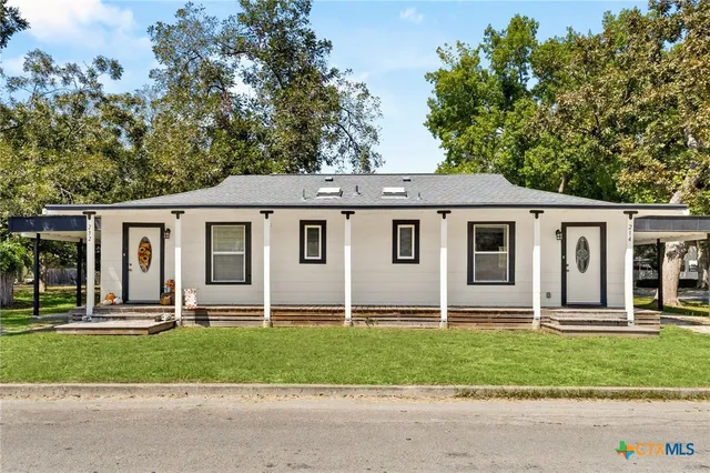 $1,100 | 214 Dallas Street, New Braunfels, TX 78130