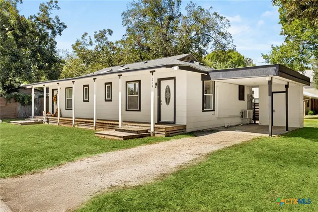 $1,100 | 214 Dallas Street, New Braunfels, TX 78130