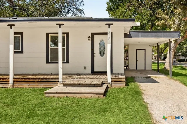 $1,100 | 214 Dallas Street, New Braunfels, TX 78130