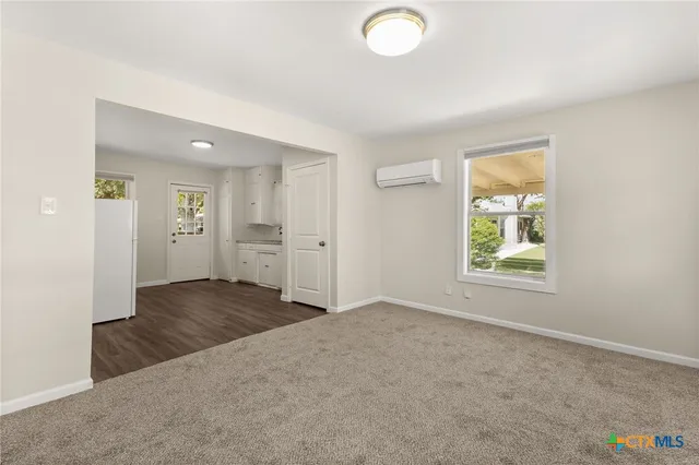 $1,100 | 214 Dallas Street, New Braunfels, TX 78130