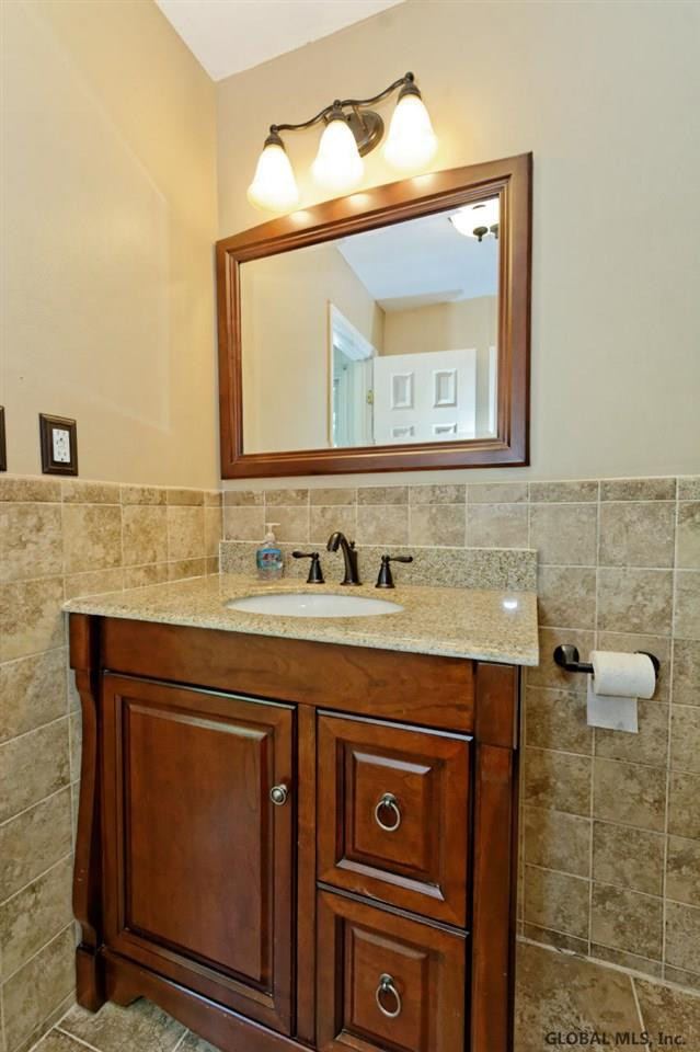 53 Beacon Road Bethlehem, NY 12077 - Photo 3 of 24 Photo 3