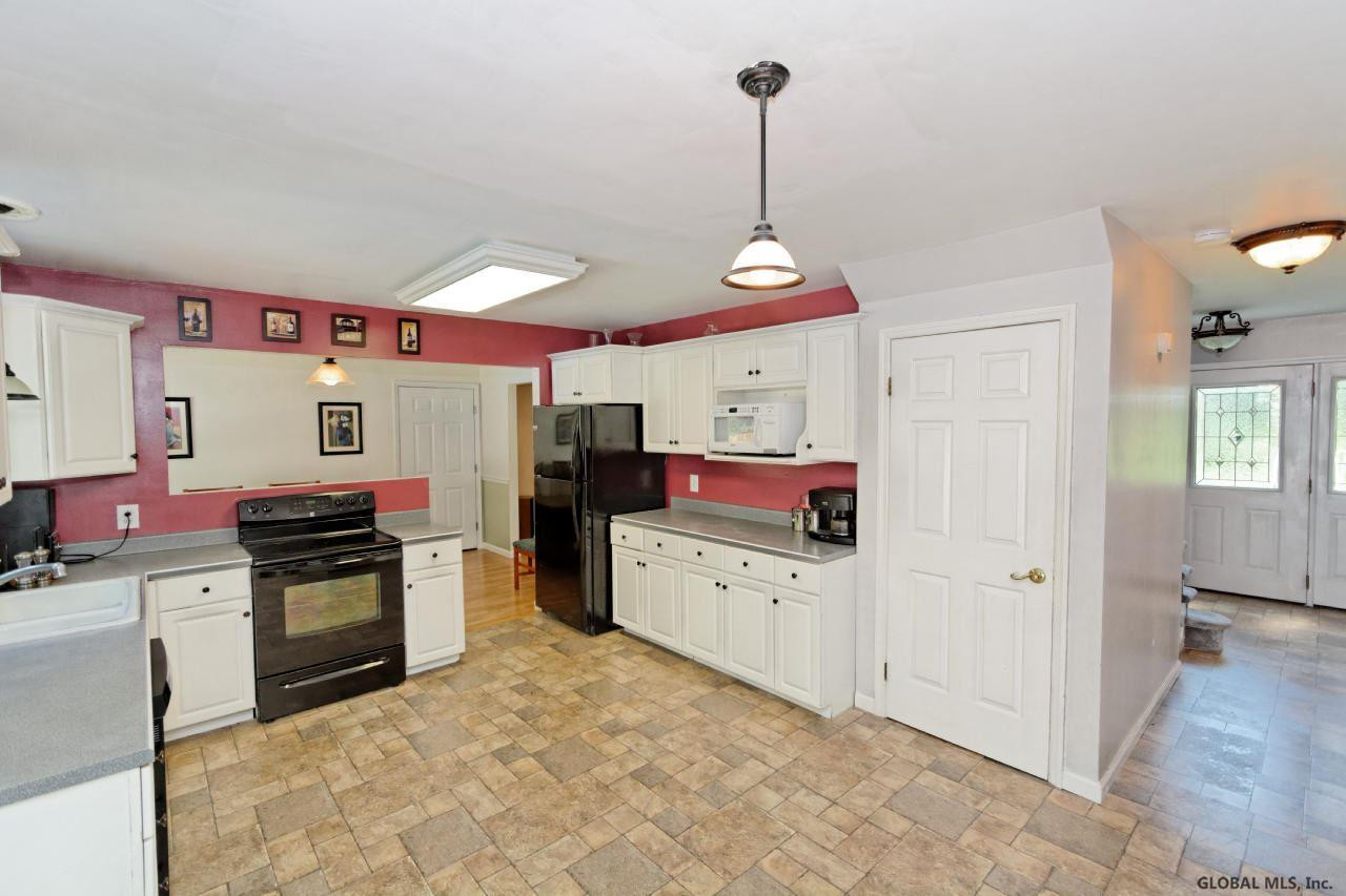 53 Beacon Road Bethlehem, NY 12077 - Photo 7 of 24 Photo 7
