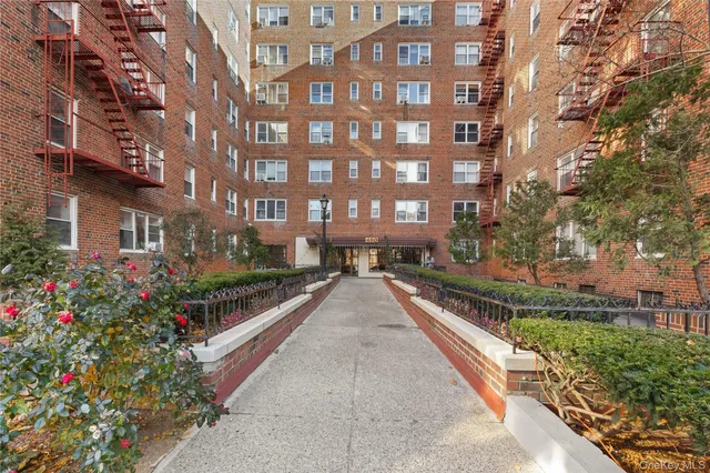 $150,000 | 480 Riverdale Avenue, Unit 2U, Yonkers, NY 10705