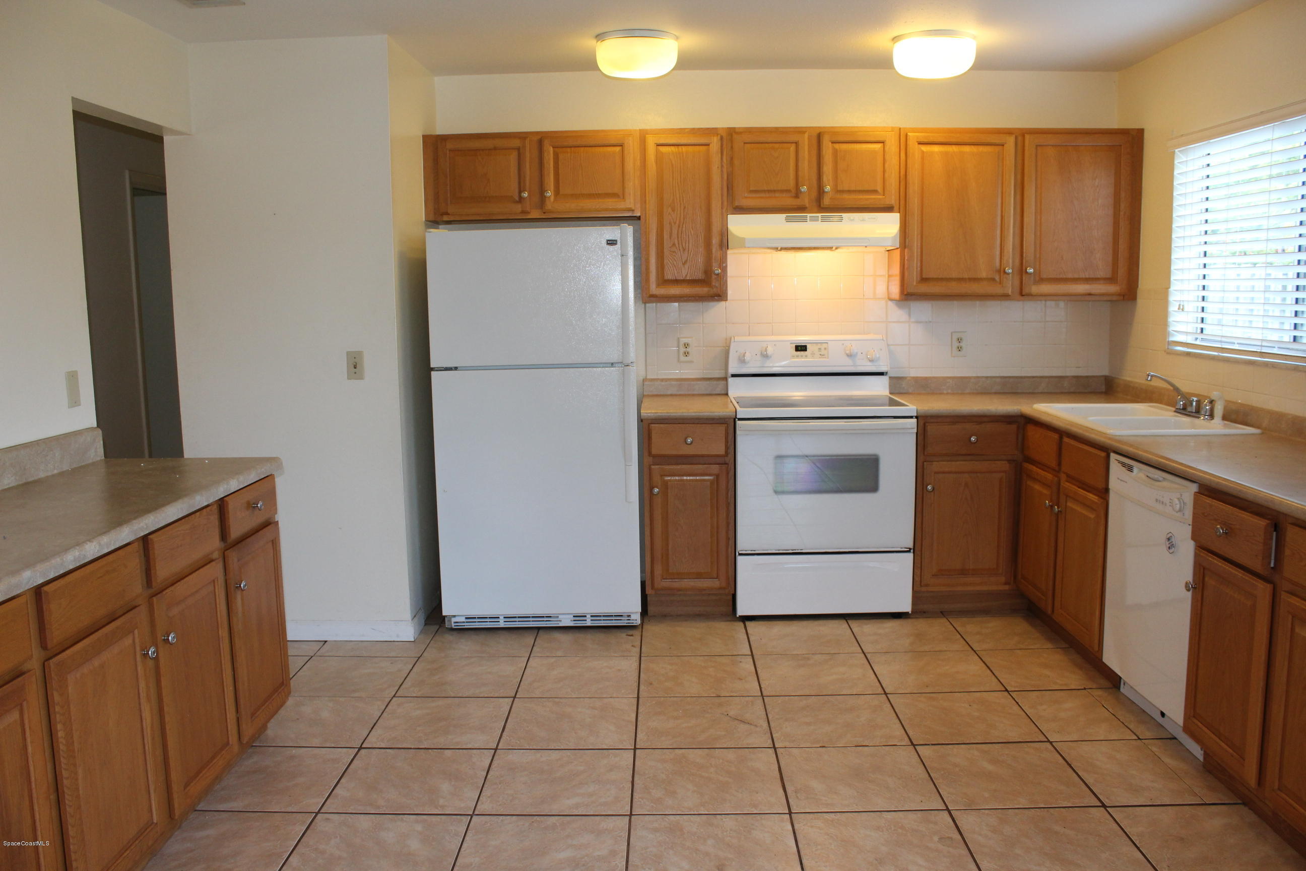 269 Capron Road Cocoa, FL 32927 - Photo 2 of 18 Huge Kitchen