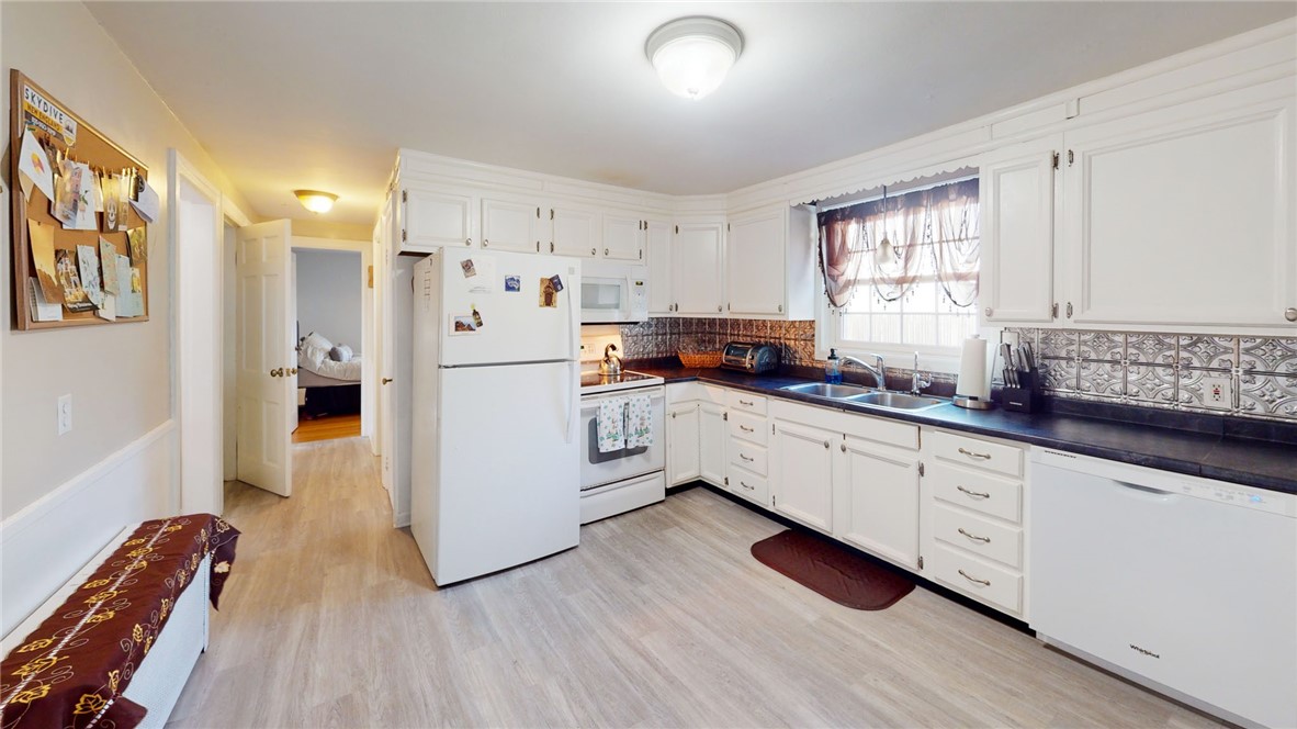 13 Herbert Street Smithfield, RI 02828 - Photo 16 of 36