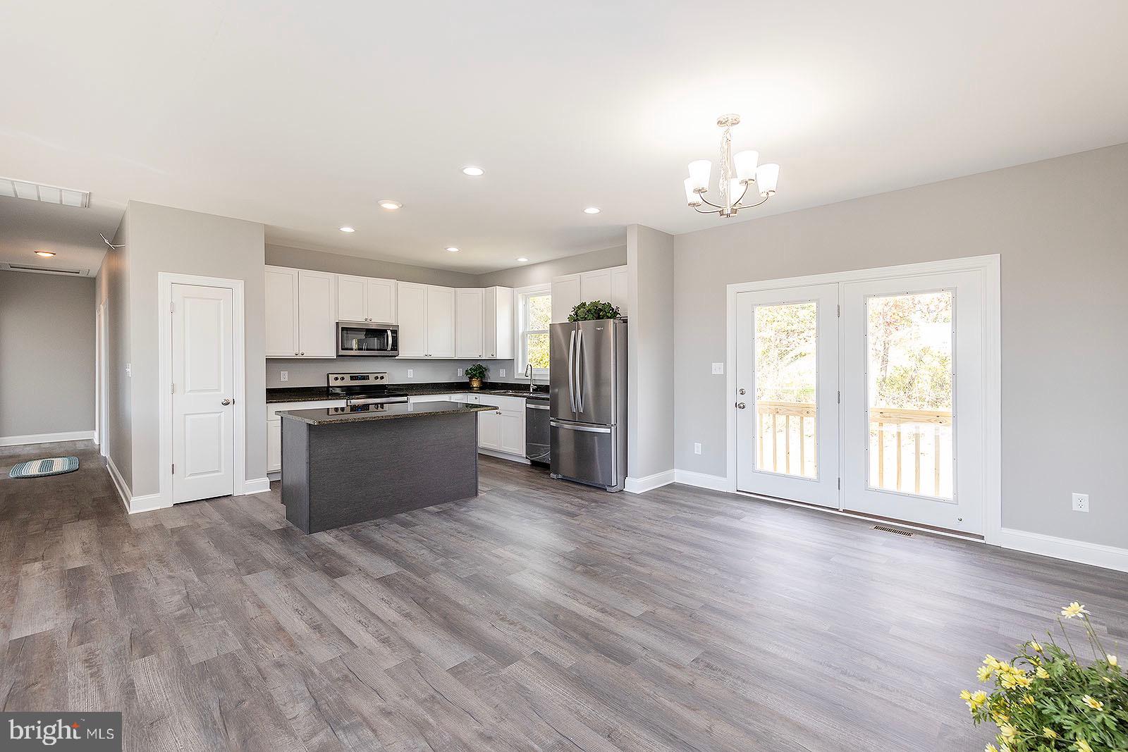 978 Round Hill Road Winchester, VA 22603 - Photo 18 of 41 Kitchen area with Center Island Granite-Overhang