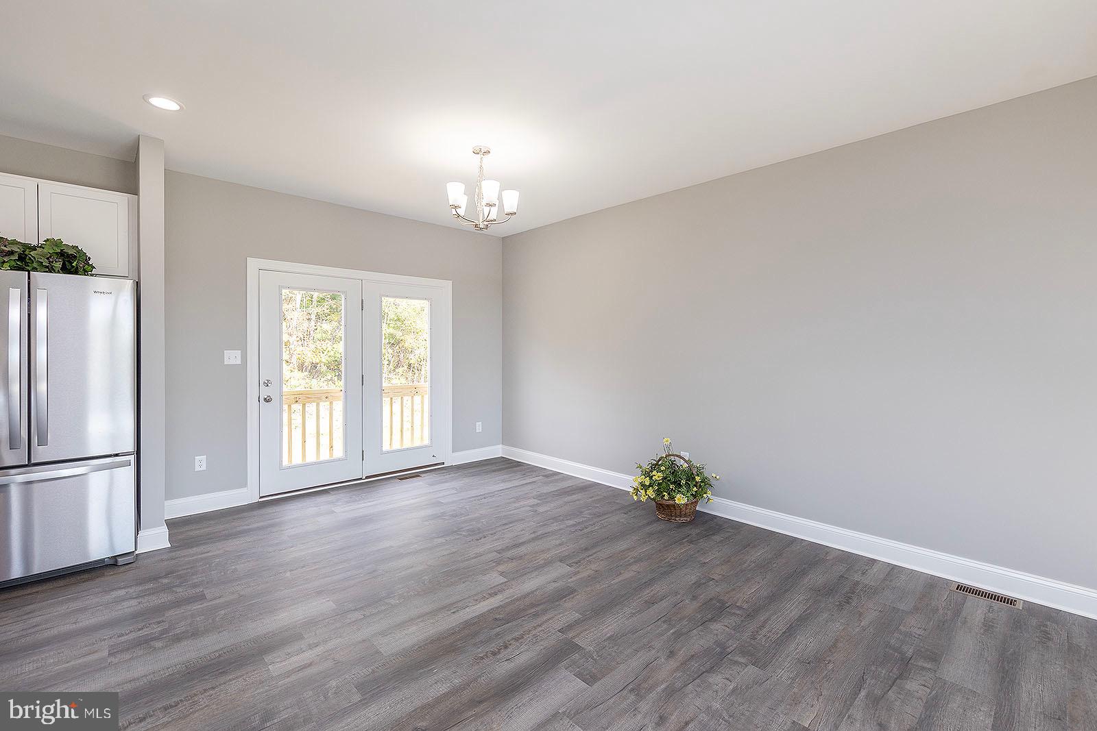 978 Round Hill Road Winchester, VA 22603 - Photo 21 of 41 LR, Dining Area