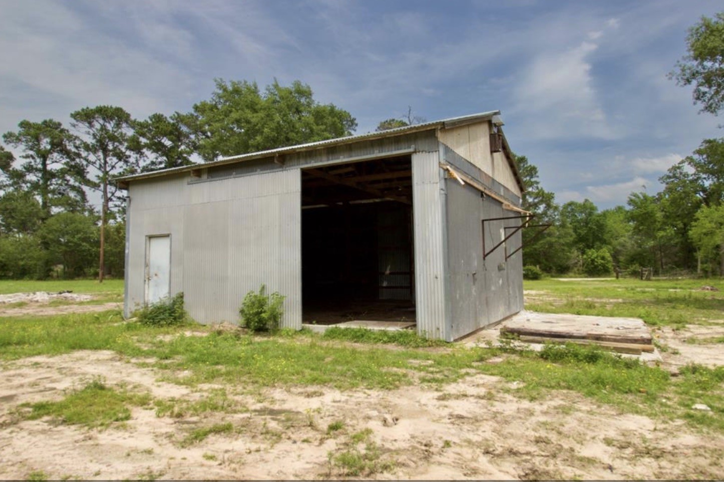 42857 Henson Road Hempstead, TX 77445 - Photo 19 of 20 a backyard of a house with lots of green space