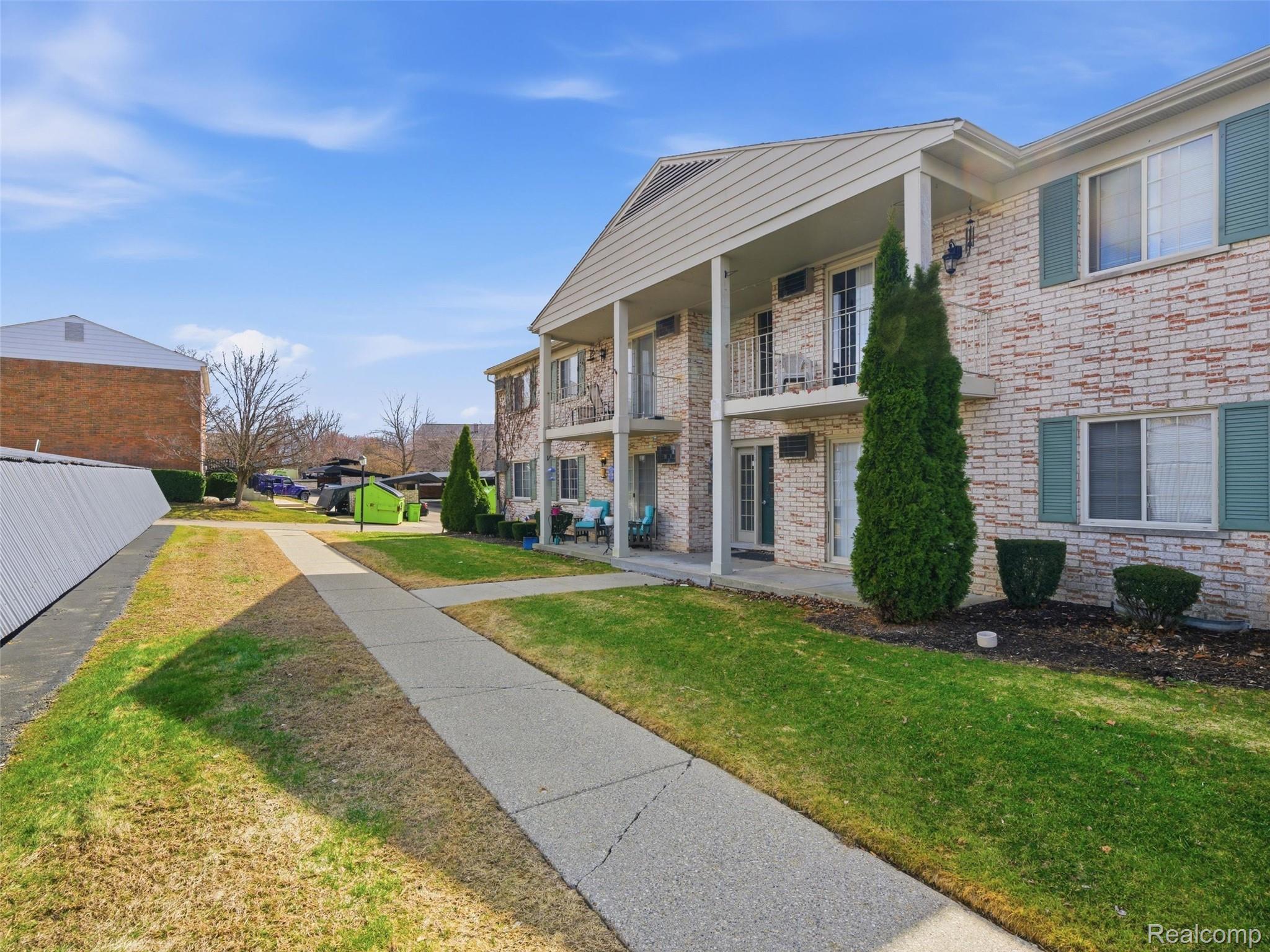 475 Baldwin Avenue, Unit 26 Rochester, MI 48307 - Photo 3 of 19 View of home's community with a balcony and a residential view