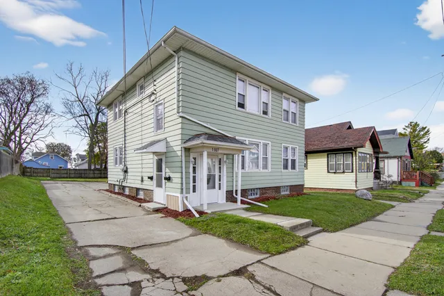 $1,375 | 1927 Harriet Street, Racine, WI 53404