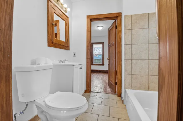 $1,375 | 1927 Harriet Street, Racine, WI 53404